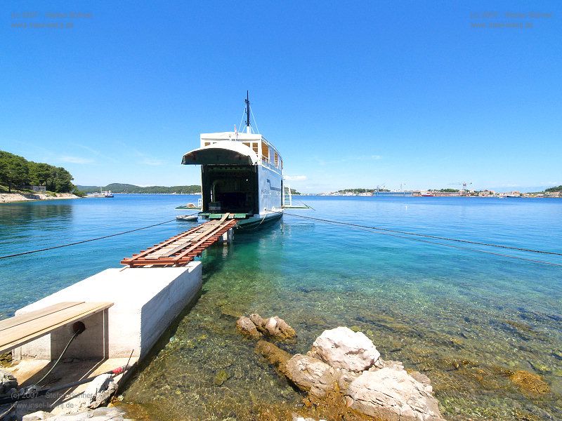 das Motorschiff Marina im Hafen von Mali Losinj in Kroatien