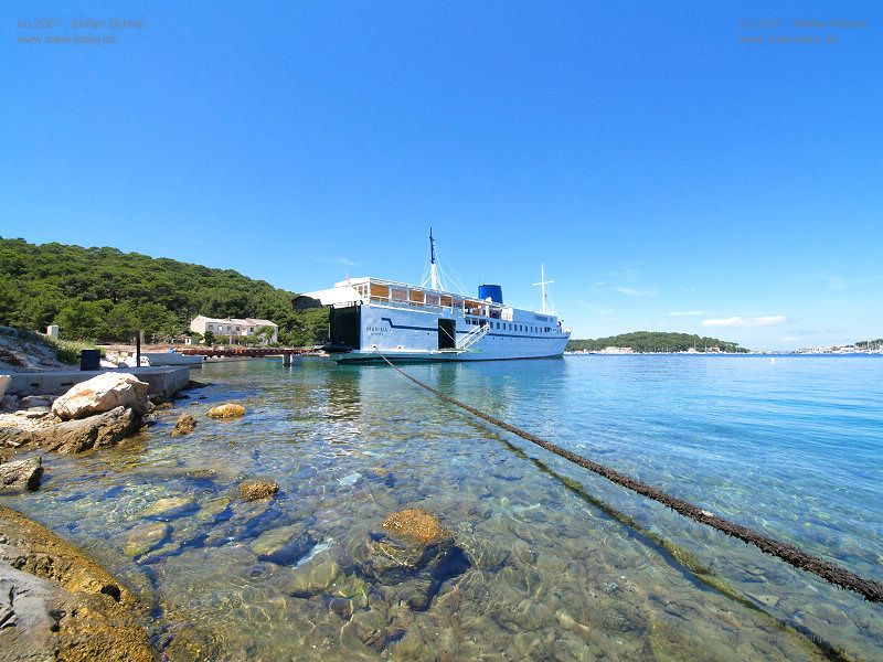 das Motorschiff Marina im Hafen von Mali Losinj in Kroatien