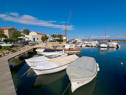 Hafen und Werft von Nerezine