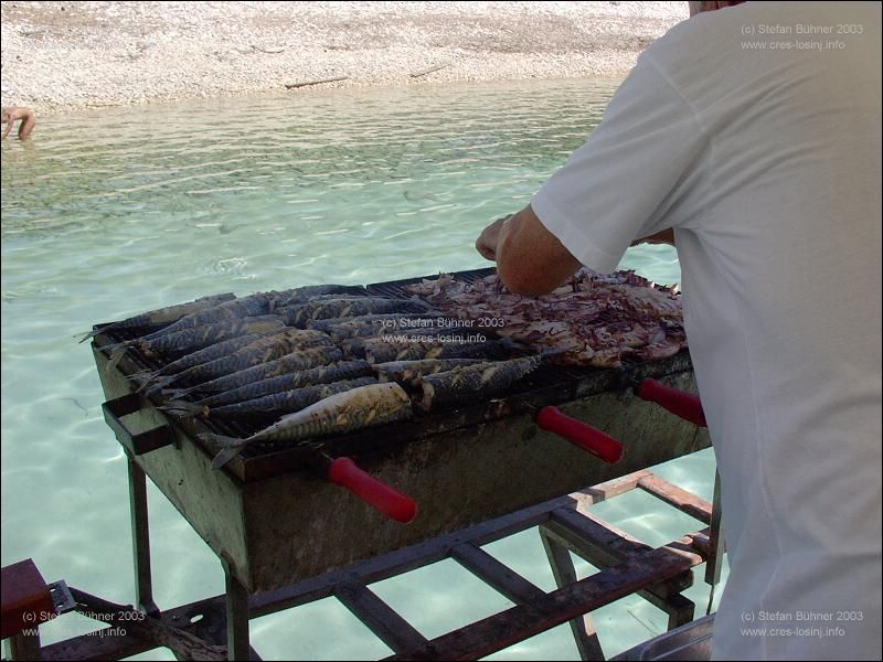 Kapit�n Mate beim zubereiten des Mittagessens